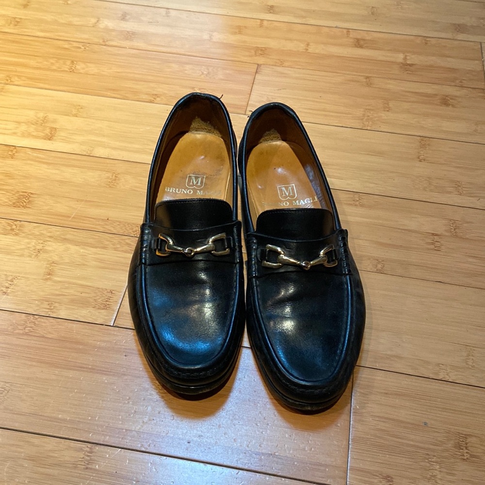 Men’s loafers size 9 width gold detail on top